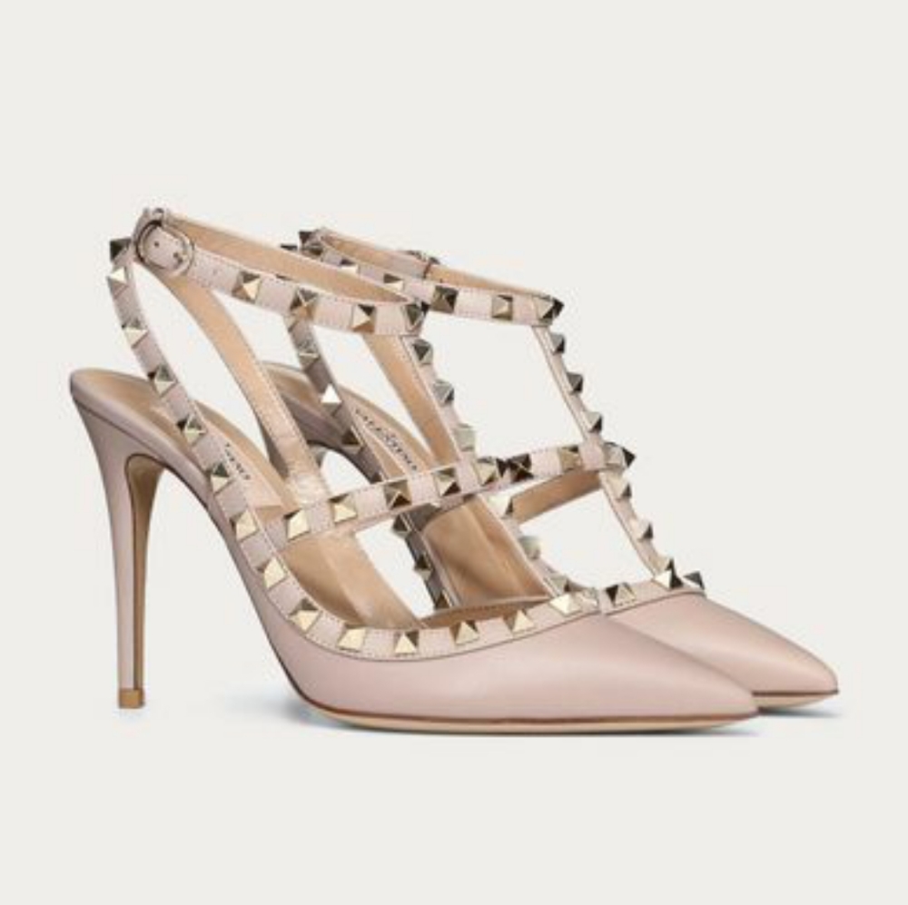 BLACK FRIDAY - CYBER MONDAY SALE Valentino Rockstud beige matte heels